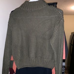 Turtle neck crop sweater